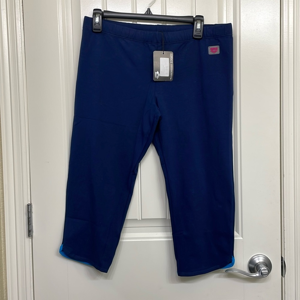 NWT Arena capri pants‎ size large